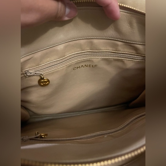 ❤️SOLD❤️ Auth Vintage CHANEL Beige Lambskin Chevron Shoulder Bag with 24K GHW - Picture 7 of 9